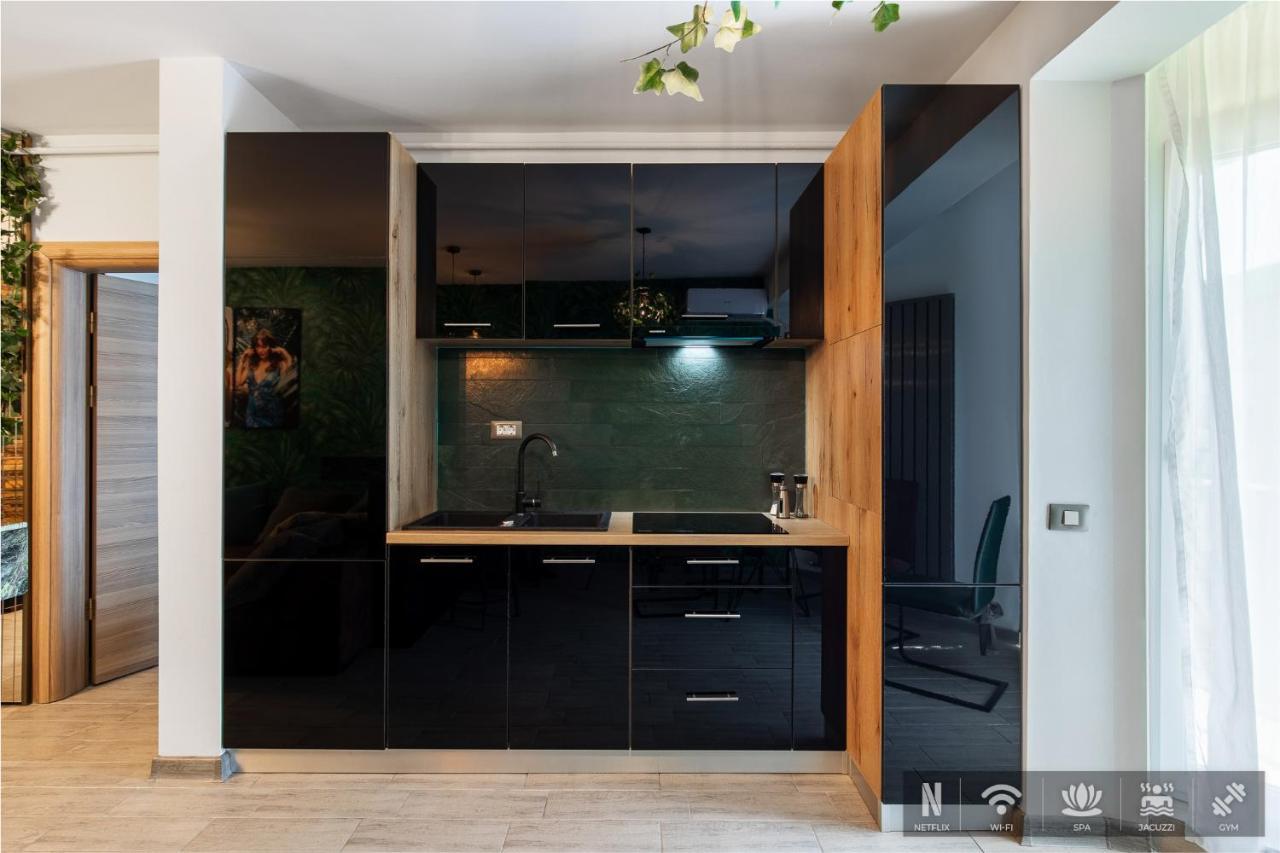 Excentric Apartament & Sea View By Alezzi นาโวดาริ ภายนอก รูปภาพ