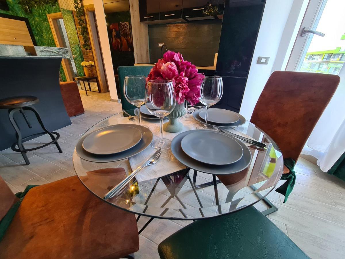 Excentric Apartament & Sea View By Alezzi นาโวดาริ ภายนอก รูปภาพ