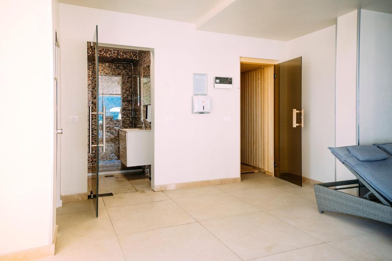 Excentric Apartament & Sea View By Alezzi นาโวดาริ ภายนอก รูปภาพ